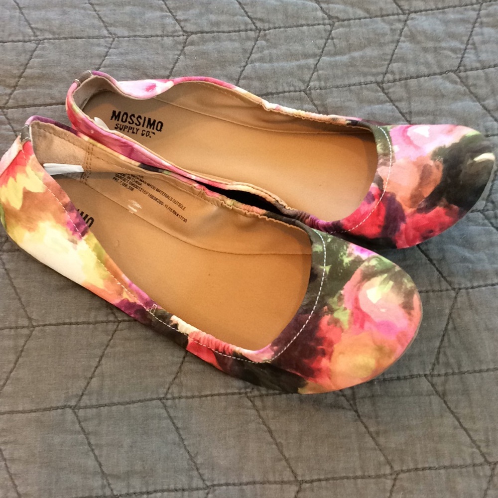 Floral watercolor Ballet flats 8.5 like new!